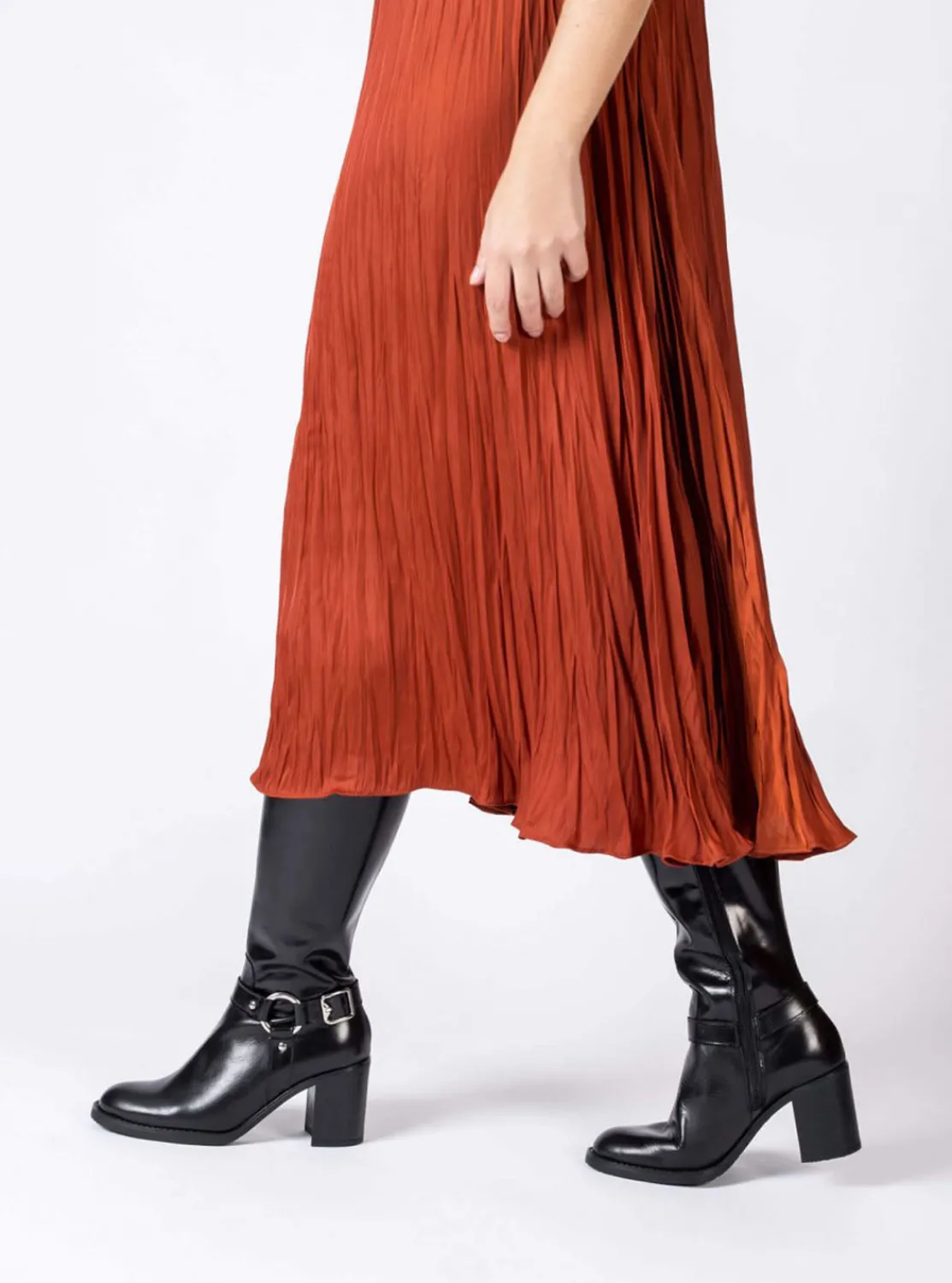 bota_alta_anilla_piel_neg_1.webp Bota alta anilla piel negro | WONDERS Hot