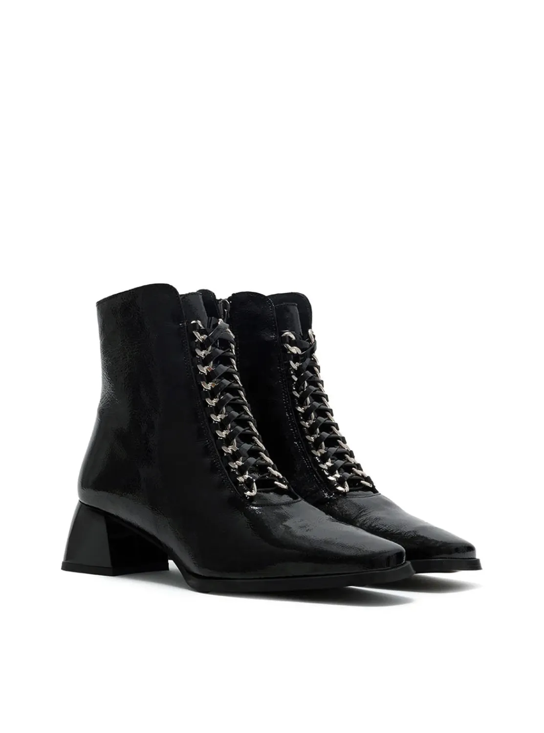 botn_cordones_charol_negr_1.webp Botín cordones charol negro | DANSI Outlet